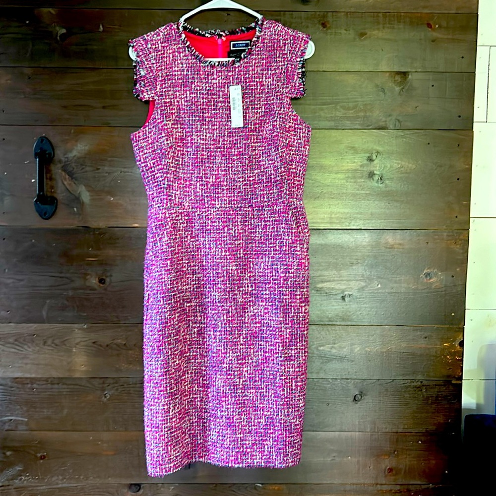 J Crew dress, very comfortable fits below the knee, and it has pockets.'"